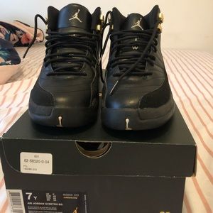 Air Jordan Retro 12 sneakers